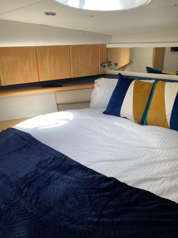 Entire Boat At St Katherine Docks 2 Available Select Using Room Options London Exterior photo