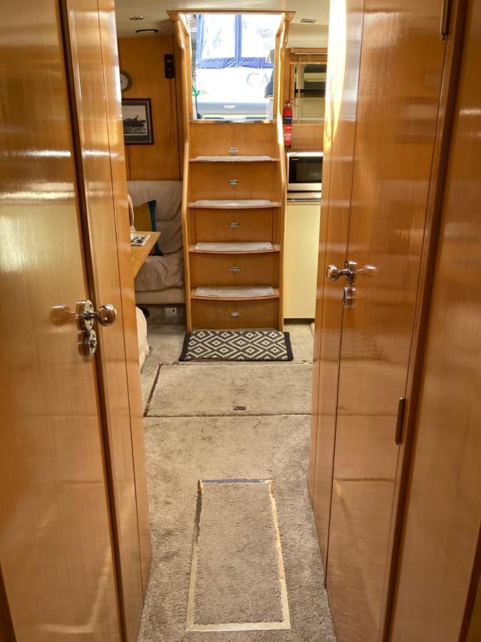 Entire Boat At St Katherine Docks 2 Available Select Using Room Options London Exterior photo