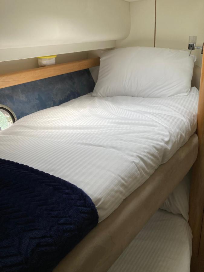 Entire Boat At St Katherine Docks 2 Available Select Using Room Options London Exterior photo
