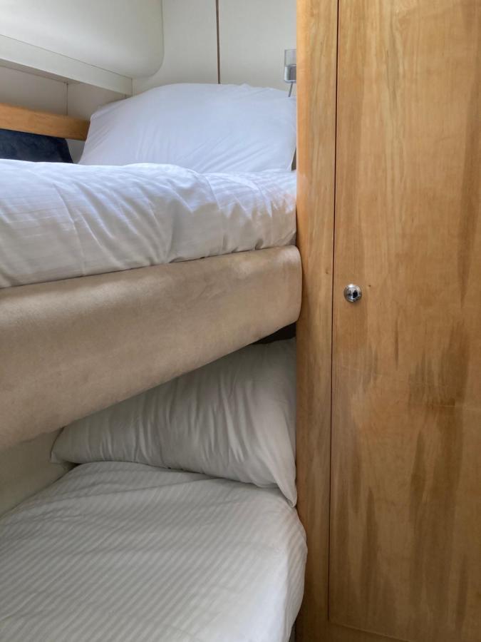 Entire Boat At St Katherine Docks 2 Available Select Using Room Options London Exterior photo