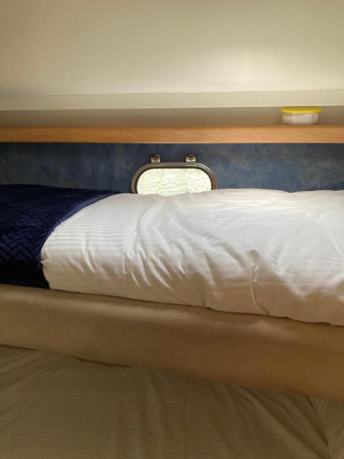 Entire Boat At St Katherine Docks 2 Available Select Using Room Options London Exterior photo