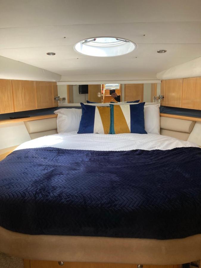 Entire Boat At St Katherine Docks 2 Available Select Using Room Options London Exterior photo