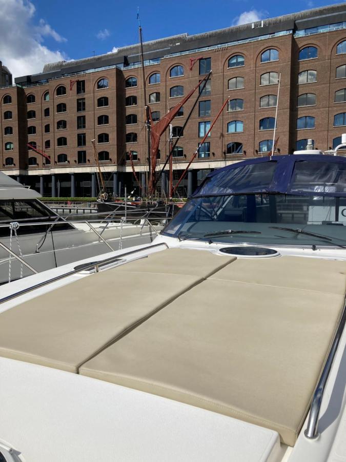 Entire Boat At St Katherine Docks 2 Available Select Using Room Options London Exterior photo