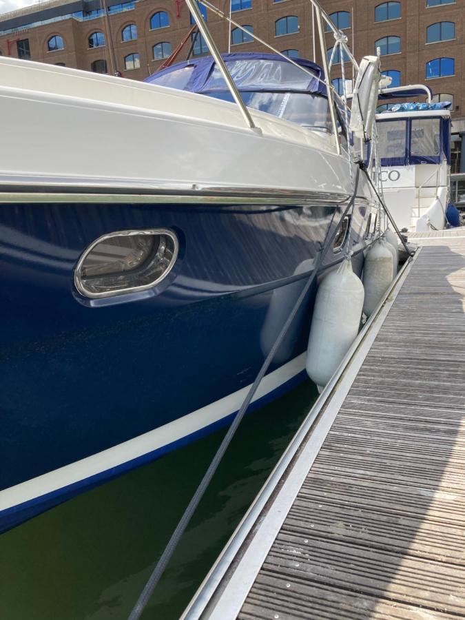 Entire Boat At St Katherine Docks 2 Available Select Using Room Options London Exterior photo