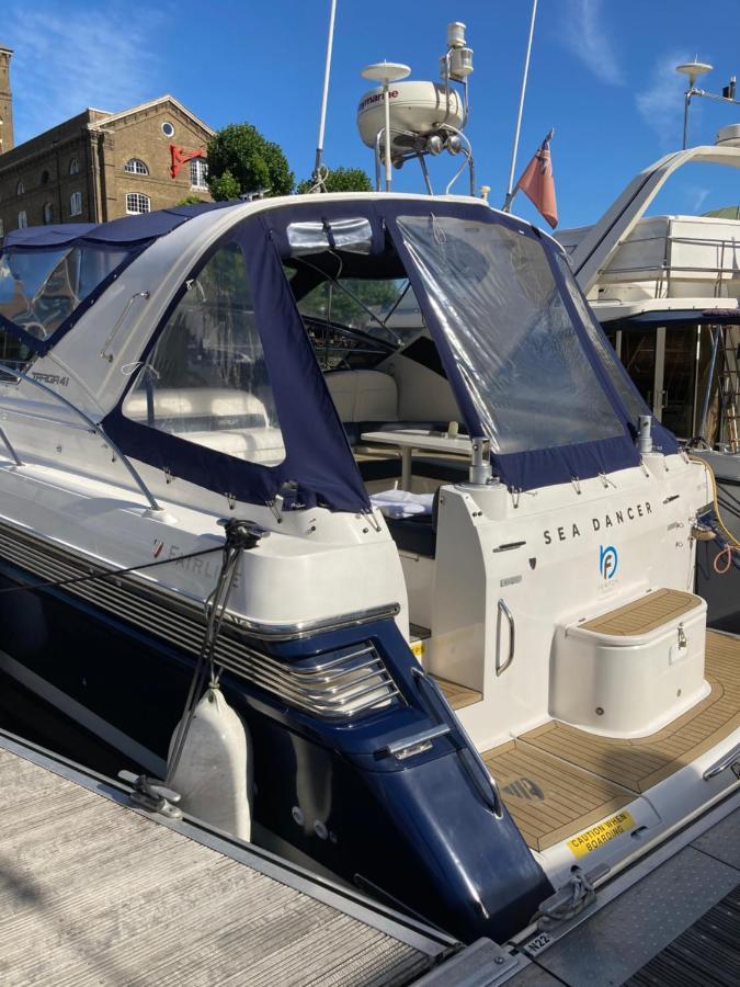 Entire Boat At St Katherine Docks 2 Available Select Using Room Options London Exterior photo
