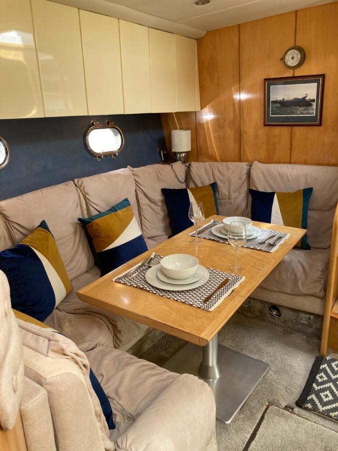 Entire Boat At St Katherine Docks 2 Available Select Using Room Options London Exterior photo