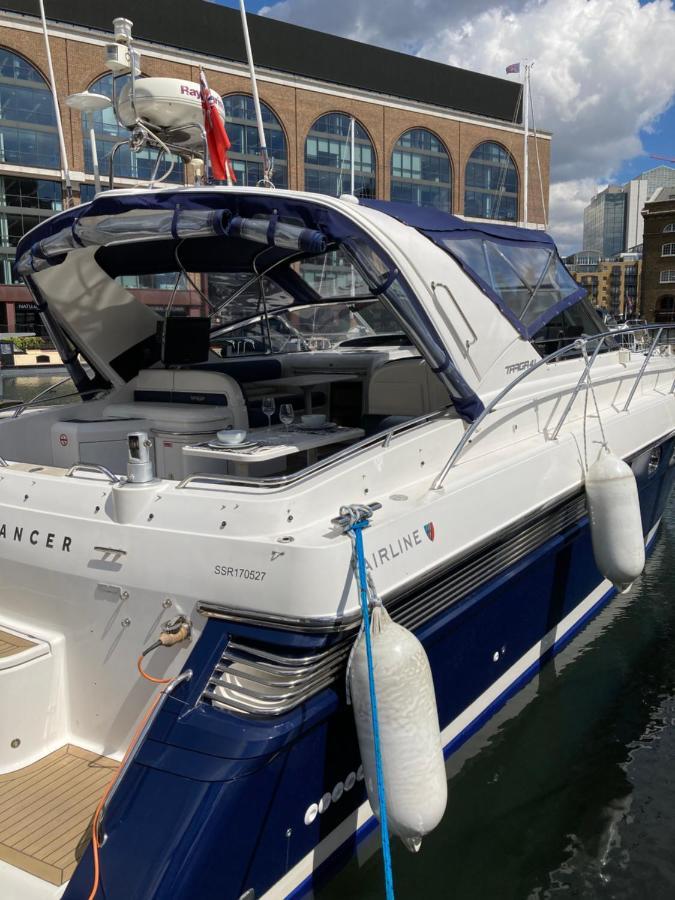 Entire Boat At St Katherine Docks 2 Available Select Using Room Options London Exterior photo