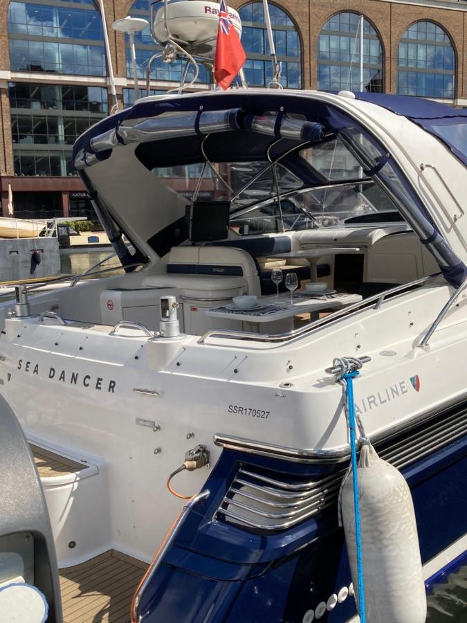 Entire Boat At St Katherine Docks 2 Available Select Using Room Options London Exterior photo