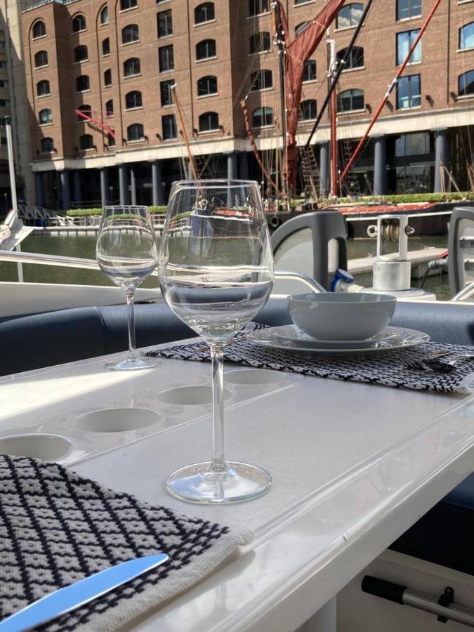 Entire Boat At St Katherine Docks 2 Available Select Using Room Options London Exterior photo