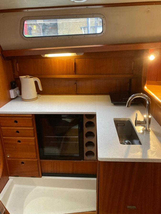 Entire Boat At St Katherine Docks 2 Available Select Using Room Options London Exterior photo