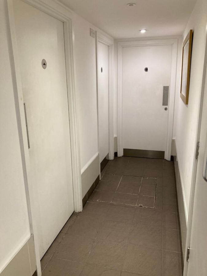 Entire Boat At St Katherine Docks 2 Available Select Using Room Options London Exterior photo