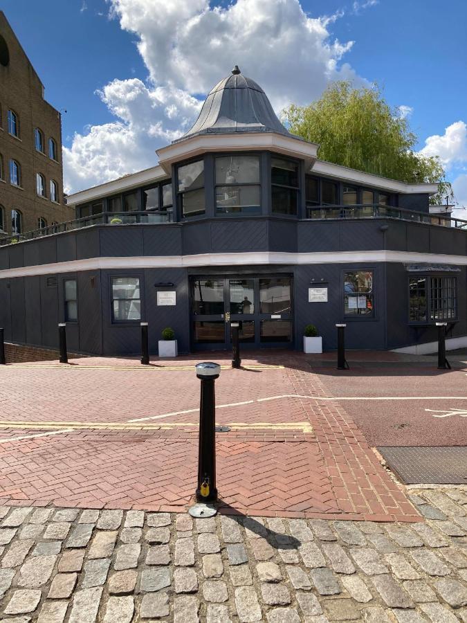 Entire Boat At St Katherine Docks 2 Available Select Using Room Options London Exterior photo