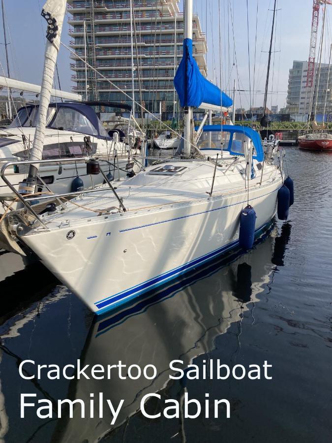 Entire Boat At St Katherine Docks 2 Available Select Using Room Options London Exterior photo