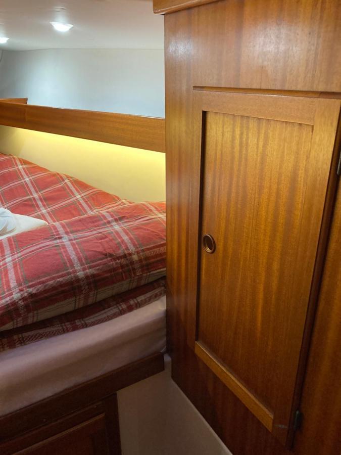 Entire Boat At St Katherine Docks 2 Available Select Using Room Options London Exterior photo