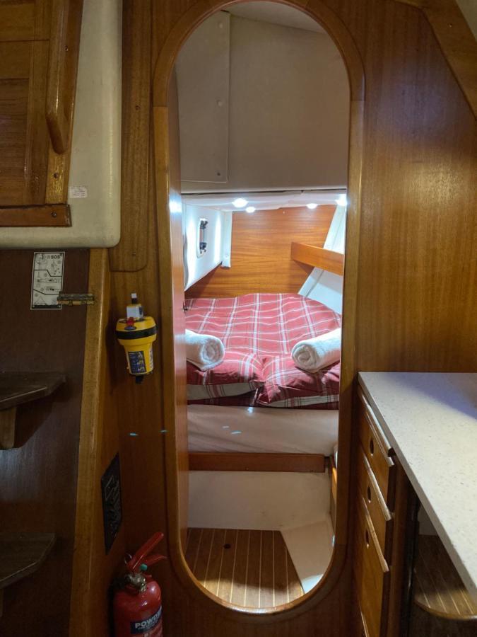 Entire Boat At St Katherine Docks 2 Available Select Using Room Options London Exterior photo