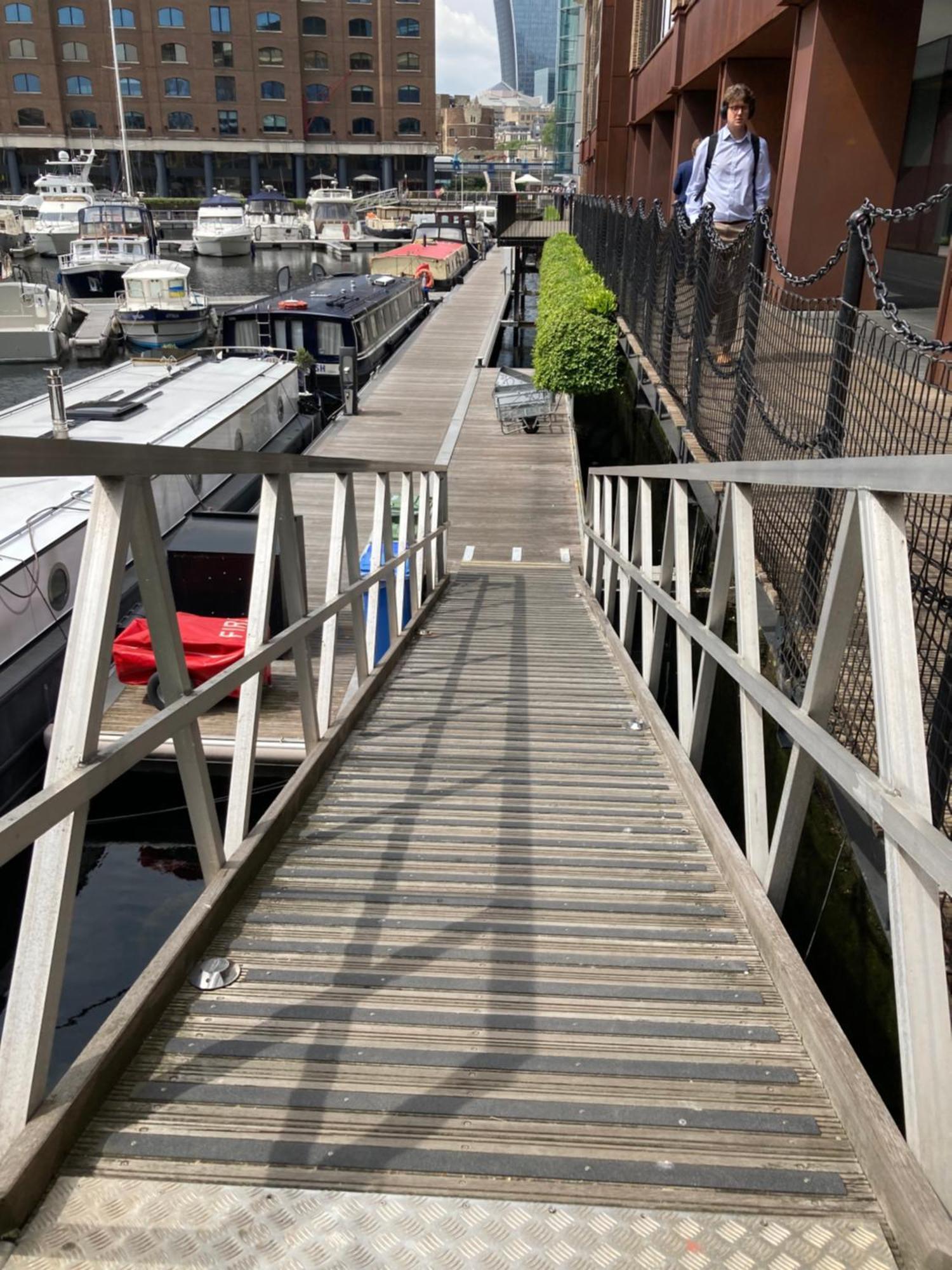 Entire Boat At St Katherine Docks 2 Available Select Using Room Options London Exterior photo